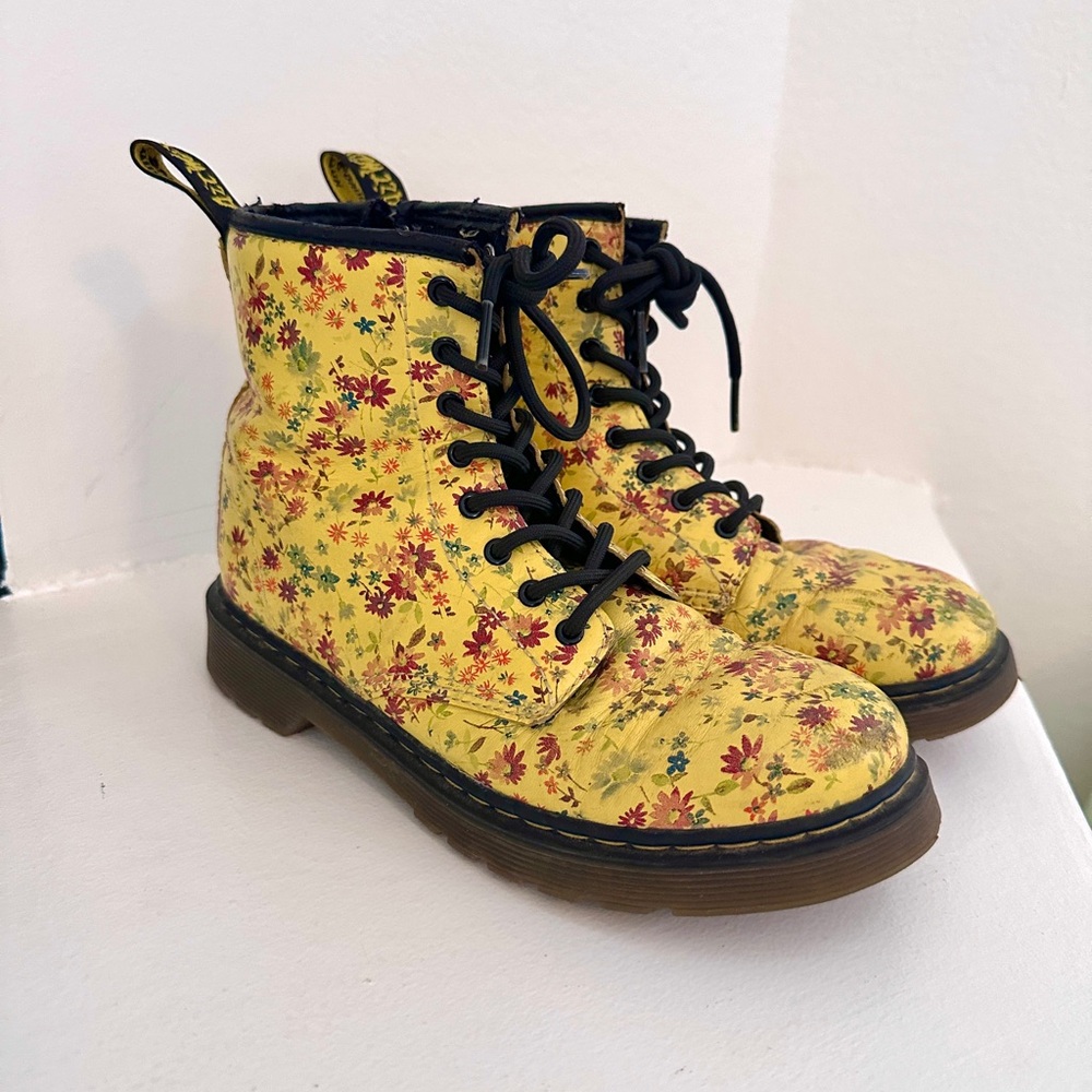 Y2K 💛 Doc Martens Floral Yellow Combat Boots Women’s size 5 EU 36 Rare